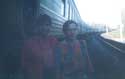 Гамми и Майк у поезда по дороге в Хибины